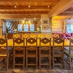 Les Ours Hotell 4*